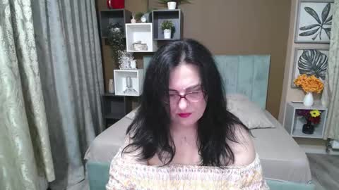 valeriasmiths online show from June 8, 2026, 5:52 am