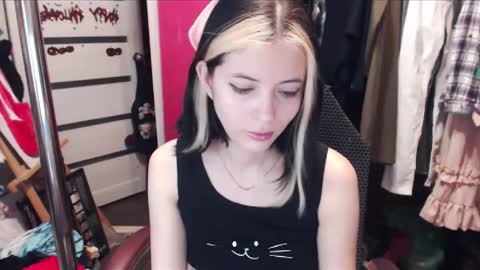 ValeriaXKiss online show from February 14, 2025, 1:34 am