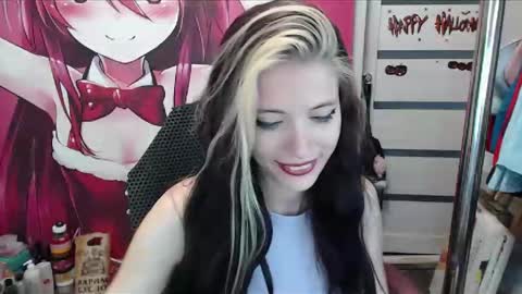 Snapshot of valeriaxkiss chatting on May 5, 2026, 2:36 pm ValeriaXKiss online show from May 5, 2026, 2:36 pm
