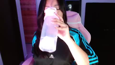 Snapshot of valeribell1 chatting on February 18, 2025, 9:54 am Valeri online show from February 18, 2025, 9:54 am