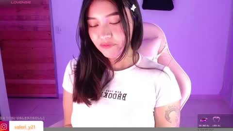 Snapshot of valeribell1 chatting on December 15, 2025, 2:49 am Valeri online show from December 15, 2025, 2:49 am