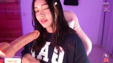 Snapshot of valeribell1 chatting on December 23, 2025, 4:21 am Valeri online show from December 23, 2025, 4:21 am