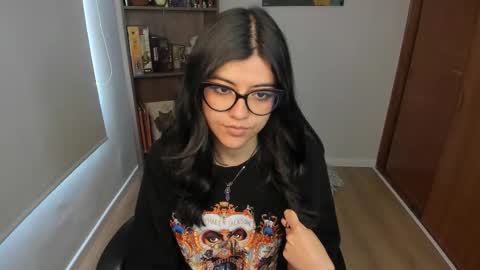 Snapshot of valerie__sky chatting on December 19, 2025, 4:03 pm Val online show from December 19, 2025, 4:03 pm