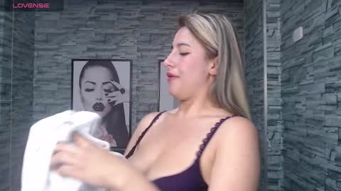 Snapshot of valerie_b chatting on December 21, 2024, 4:03 pm valerie_b online show from December 21, 2024, 4:03 pm