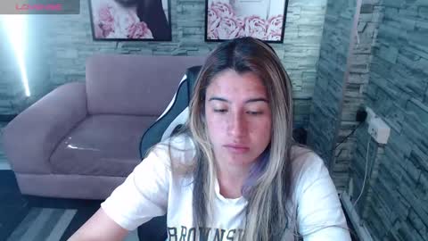 Snapshot of valerie_b chatting on February 7, 2025, 3:01 am valerie_b online show from February 7, 2025, 3:01 am