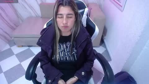 Snapshot of valerie_b chatting on February 12, 2025, 9:10 am valerie_b online show from February 12, 2025, 9:10 am