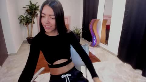 Snapshot of valerie_fox19 chatting on November 28, 2025, 1:14 pm Valerie fox online show from November 28, 2025, 1:14 pm