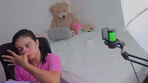 Snapshot of valerihouse_ chatting on August 4, 2026, 1:42 am valerihouse_ online show from August 4, 2026, 1:42 am