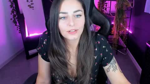 Snapshot of valeriiemills chatting on October 9, 2025, 11:58 pm Valerie online show from October 9, 2025, 11:58 pm