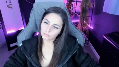 Snapshot of valeriiemills chatting on October 15, 2025, 4:51 pm Valerie online show from October 15, 2025, 4:51 pm