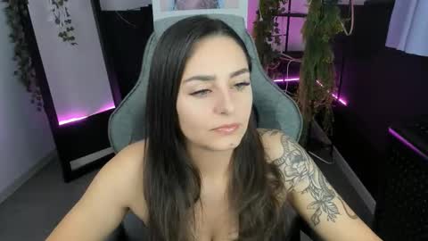 Snapshot of valeriiemills chatting on October 17, 2025, 1:09 am Valerie online show from October 17, 2025, 1:09 am