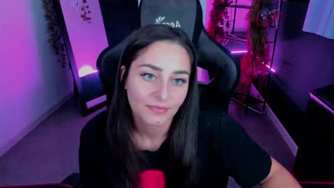 Snapshot of valeriiemills chatting on October 28, 2025, 5:37 pm Valerie online show from October 28, 2025, 5:37 pm