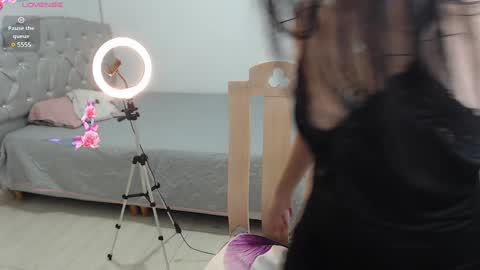 valeria online show from December 19, 2024, 4:56 am