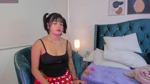 Snapshot of valery_jame chatting on December 17, 2025, 7:42 pm Valery online show from December 17, 2025, 7:42 pm