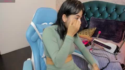 Snapshot of valery_jame chatting on June 20, 2026, 7:49 pm Valery online show from June 20, 2026, 7:49 pm