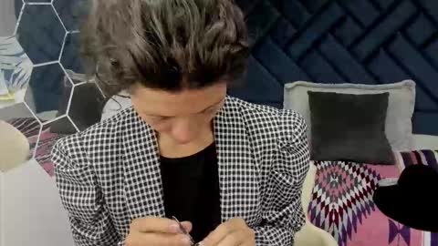 VALERY MORE online show from November 13, 2025, 12:15 pm