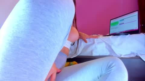 Snapshot of valery_rabbit_hot chatting on February 16, 2025, 1:36 am Elizabeth online show from February 16, 2025, 1:36 am