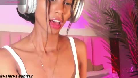 Snapshot of valery_swan1 chatting on February 7, 2025, 2:19 am Valery swan1 online show from February 7, 2025, 2:19 am