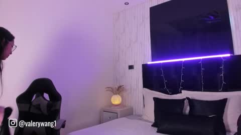 Val online show from September 11, 2025, 11:54 am