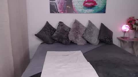 Valery Rivas online show from September 23, 2025, 8:23 pm