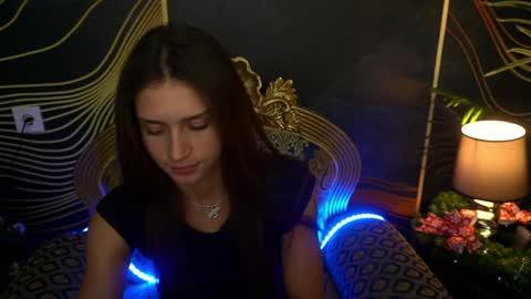 Snapshot of valeryroyale chatting on December 3, 2024, 3:44 pm Valery online show from December 3, 2024, 3:44 pm