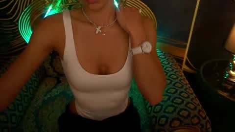 Snapshot of valeryroyale chatting on March 5, 2025, 5:39 pm Valery online show from March 5, 2025, 5:39 pm