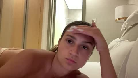 Snapshot of valeryroyale chatting on October 2, 2025, 6:48 pm Valery online show from October 2, 2025, 6:48 pm