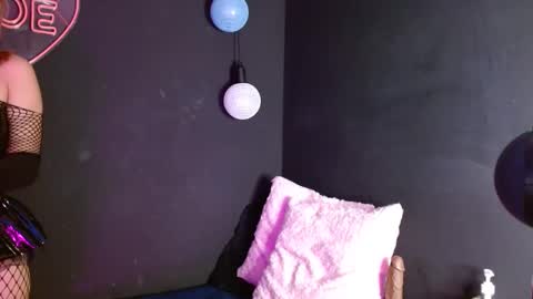 Snapshot of valerysmith18 chatting on October 3, 2025, 1:52 pm zoe online show from October 3, 2025, 1:52 pm