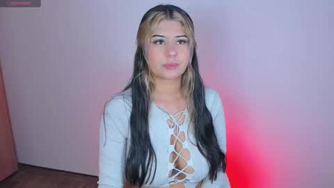 Snapshot of valeska__v chatting on October 14, 2025, 3:29 am your loveee online show from October 14, 2025, 3:29 am