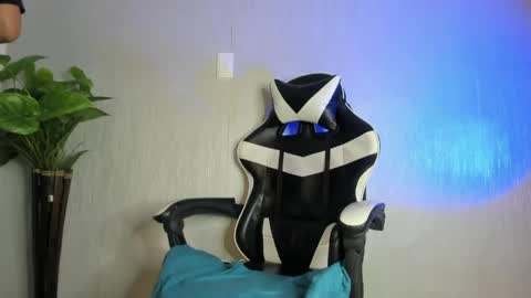 Snapshot of valetino_stonee chatting on May 14, 2026, 8:15 pm Valentino online show from May 14, 2026, 8:15 pm