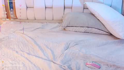 Valkiria moore  online show from February 17, 2025, 7:10 pm