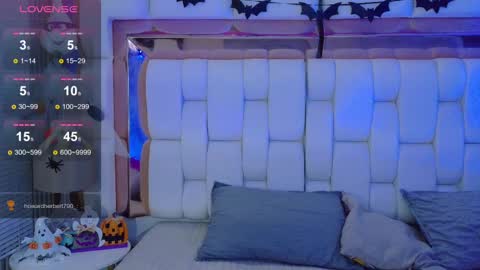 Valkiria moore  online show from October 6, 2025, 7:33 pm