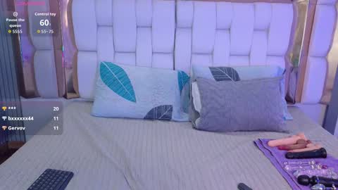 Valkiria moore  online show from February 2, 2026, 8:18 pm