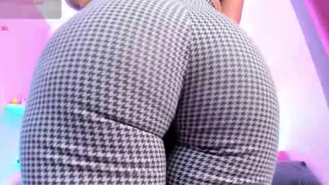 Snapshot of valkiria_ponce chatting on November 6, 2025, 5:30 am Valkiria online show from November 6, 2025, 5:30 am