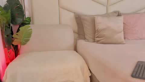 Snapshot of valky_bes chatting on June 7, 2026, 11:52 pm ValkyBes online show from June 7, 2026, 11:52 pm