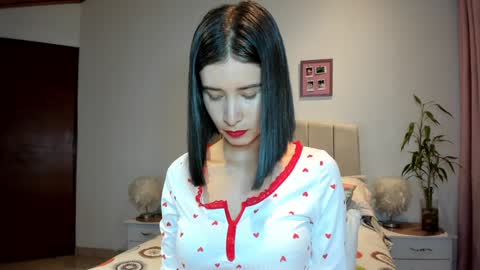 Snapshot of vallejo_macarena chatting on December 7, 2024, 2:09 am Macarena online show from December 7, 2024, 2:09 am