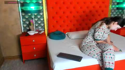 Snapshot of valleriejonnes chatting on May 12, 2026, 10:34 am Valerie Val V online show from May 12, 2026, 10:34 am