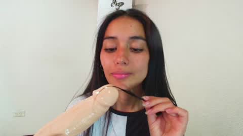 Snapshot of vallery_evanss chatting on December 11, 2024, 7:36 pm Taty independent account online show from December 11, 2024, 7:36 pm