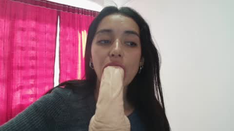 Snapshot of vallery_evanss chatting on January 3, 2025, 5:10 pm Taty independent account online show from January 3, 2025, 5:10 pm