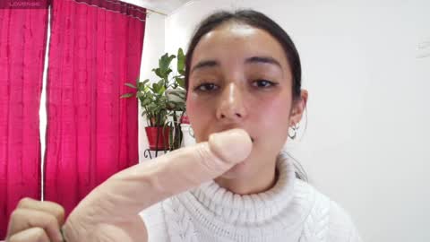 Snapshot of vallery_evanss chatting on February 7, 2025, 7:27 pm Taty independent account online show from February 7, 2025, 7:27 pm