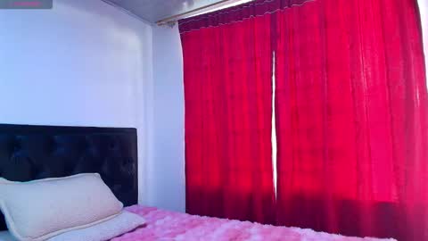 Snapshot of vallery_evanss chatting on November 19, 2025, 8:42 pm Taty independent account online show from November 19, 2025, 8:42 pm