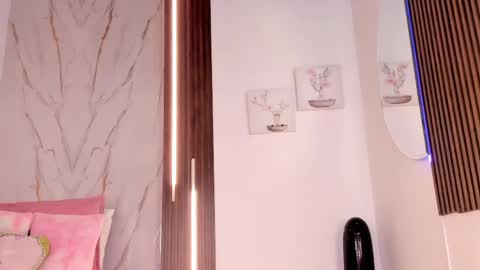 Vallolet Peach  online show from April 26, 2026, 12:14 pm