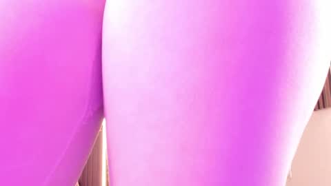 Vallolet Peach  online show from April 28, 2026, 12:10 pm