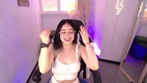 vallolett__ online show from December 5, 2025, 8:38 pm