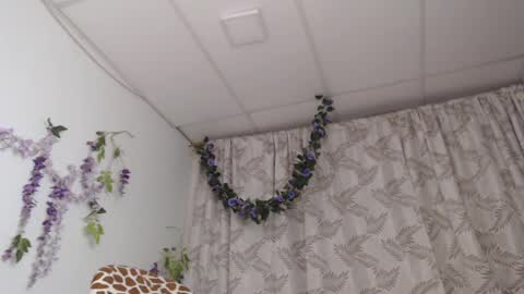 valquiria_sirgun online show from February 28, 2025, 9:58 am