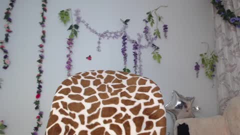 valquiria_sirgun online show from March 7, 2025, 3:39 pm