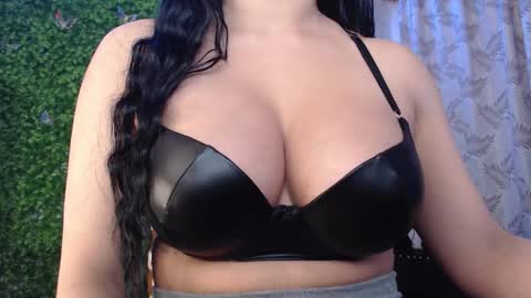 valquiria_sirgun online show from September 23, 2025, 9:34 am