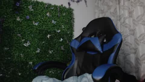valquiria_sirgun online show from May 11, 2026, 4:04 pm