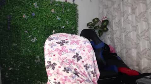 valquiria_sirgun online show from June 18, 2026, 9:36 am