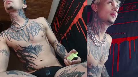 david guzman i model independenthelp me with a thumbs up online show from February 19, 2025, 4:44 am